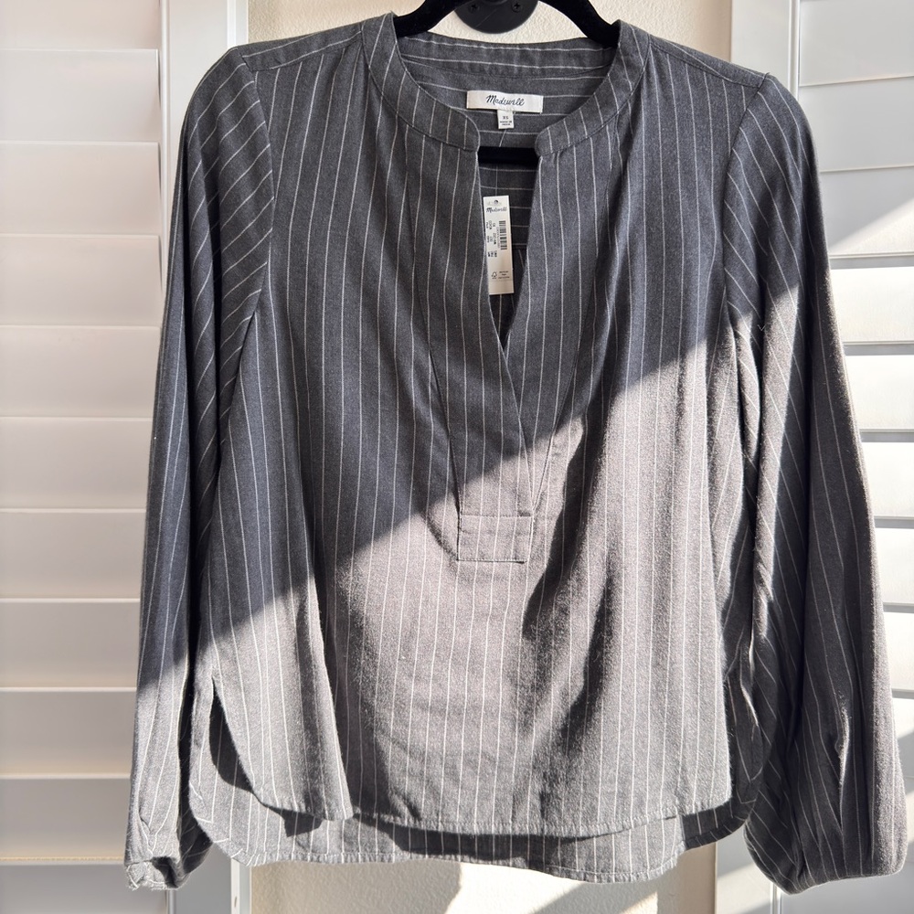 Madewell. Size XS. Gray and White Striped Blouse